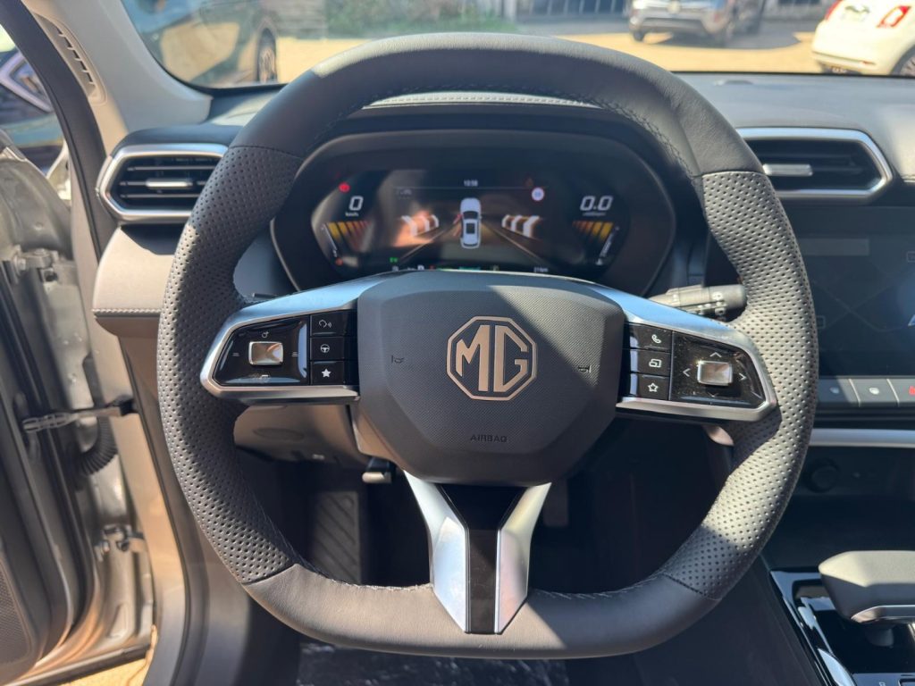MG ZS 1.5 Hybrid+ 197CV LUXURY - 8