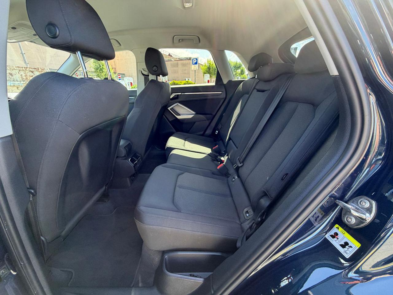 AUDI Q3 35 TDI quattro S tronic Business - 12