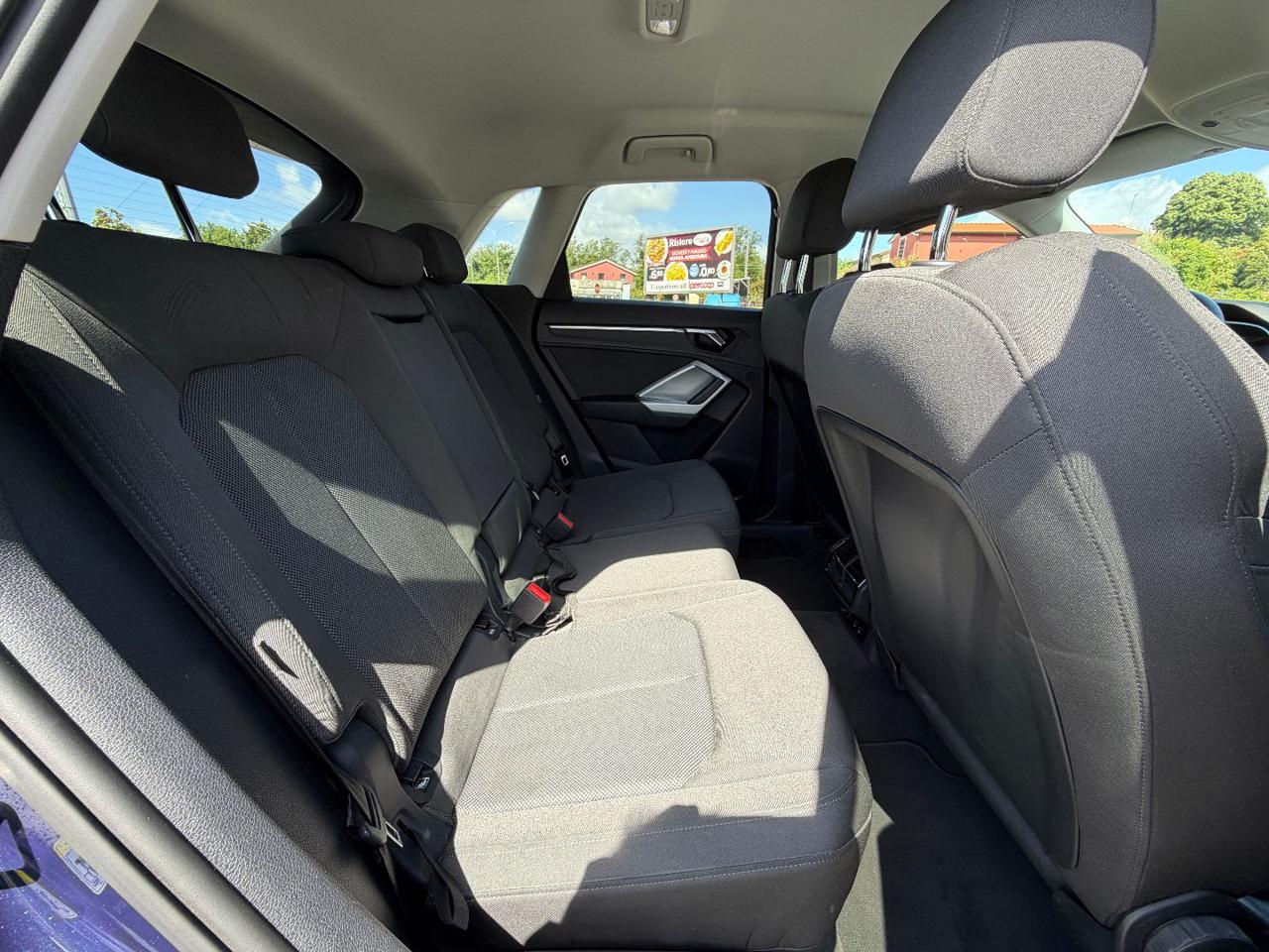 AUDI Q3 35 TDI quattro S tronic Business - 11