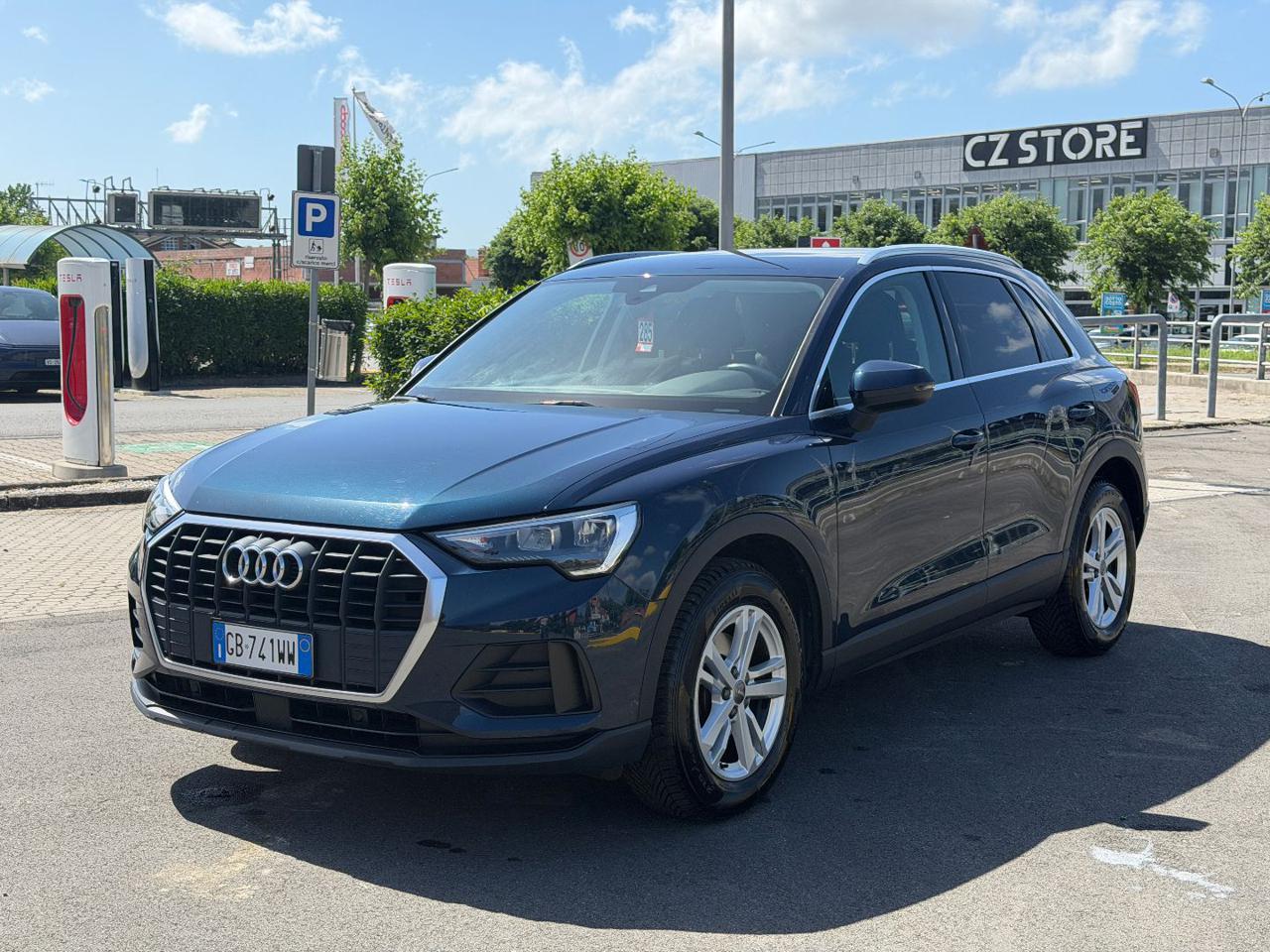 AUDI Q3 35 TDI quattro S tronic Business - 2