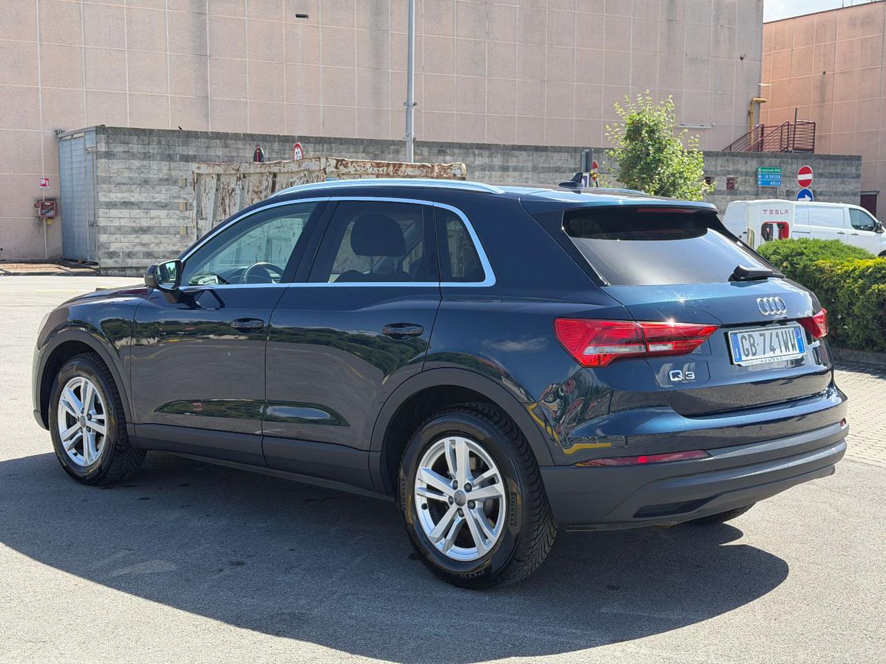 AUDI Q3 35 TDI quattro S tronic Business - 5