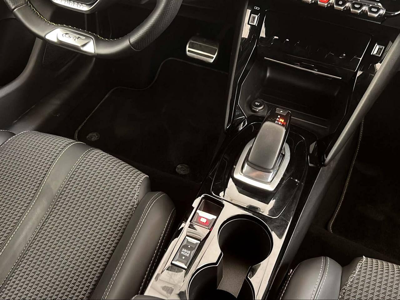 PEUGEOT e-208 motore elettrico 136 CV 5 porte GT - 24