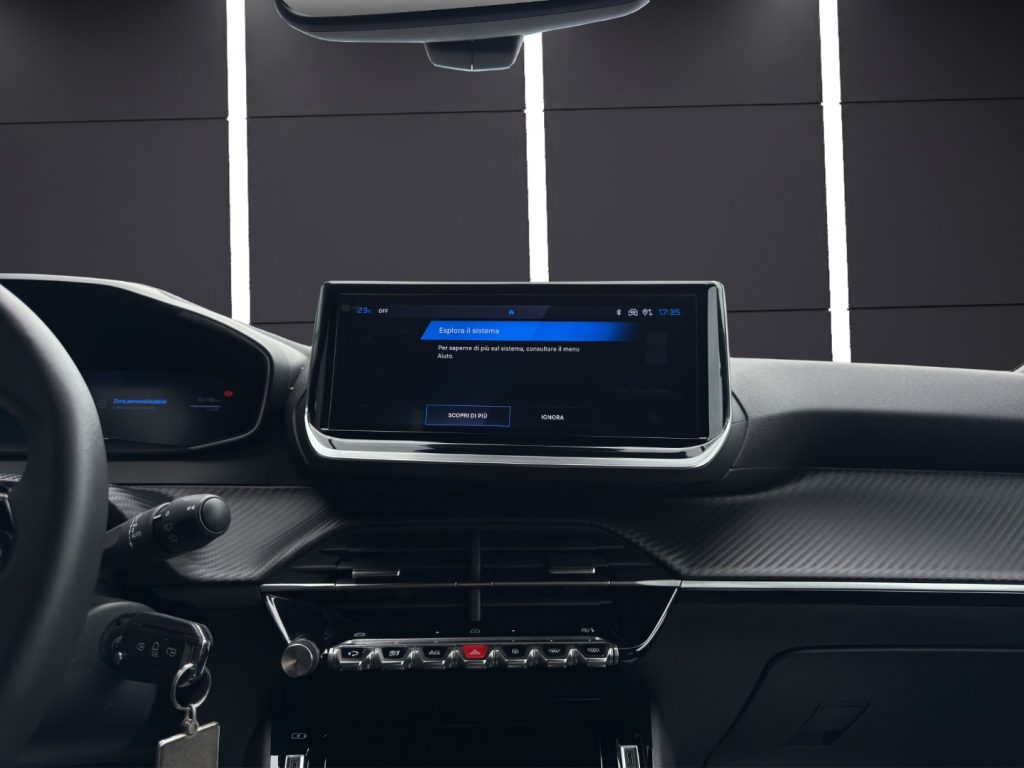 PEUGEOT 2008 Hybrid 136 e-DCS6 Allure - 16