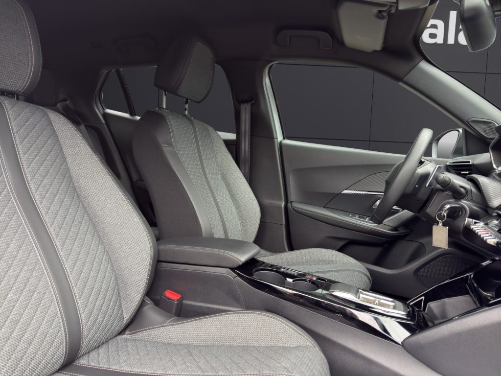 PEUGEOT 2008 Hybrid 136 e-DCS6 Allure - 18