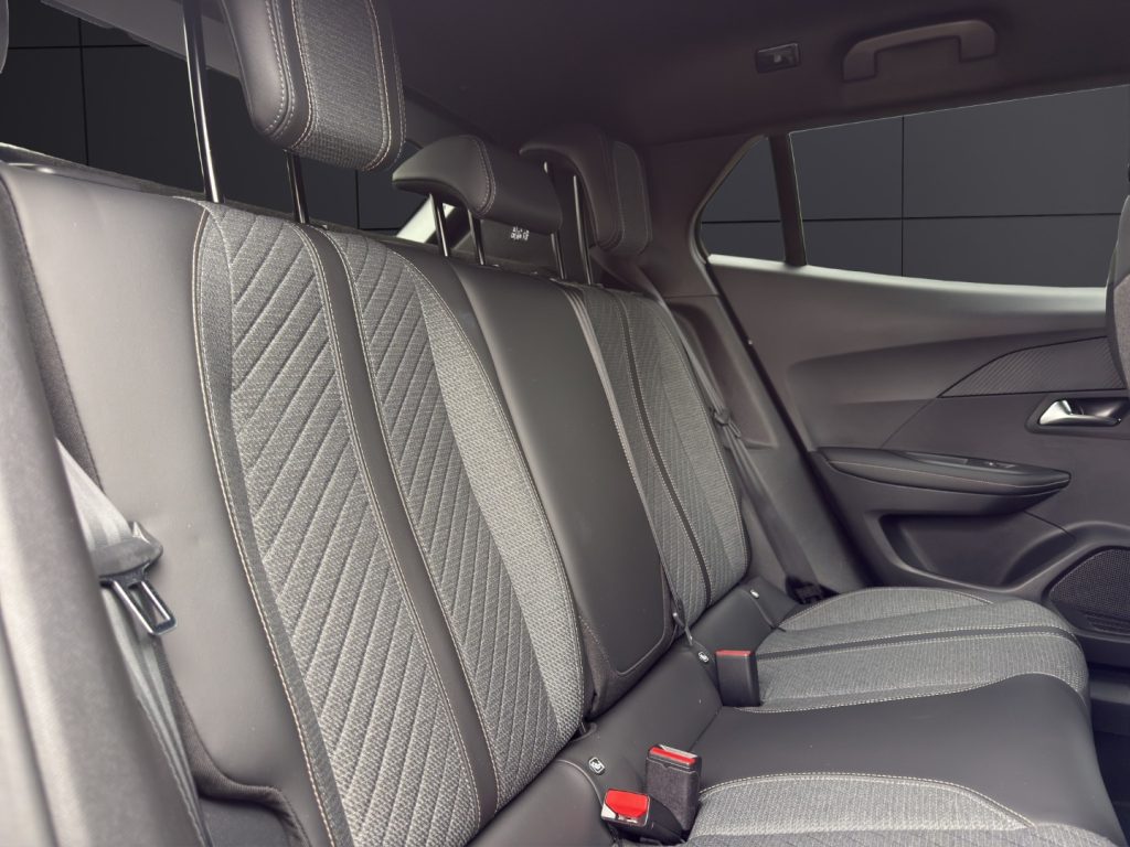 PEUGEOT 2008 Hybrid 136 e-DCS6 Allure - 19