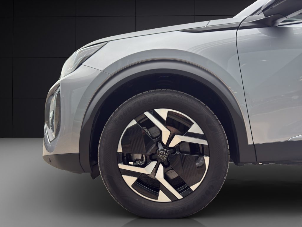 PEUGEOT 2008 Hybrid 136 e-DCS6 Allure - 21