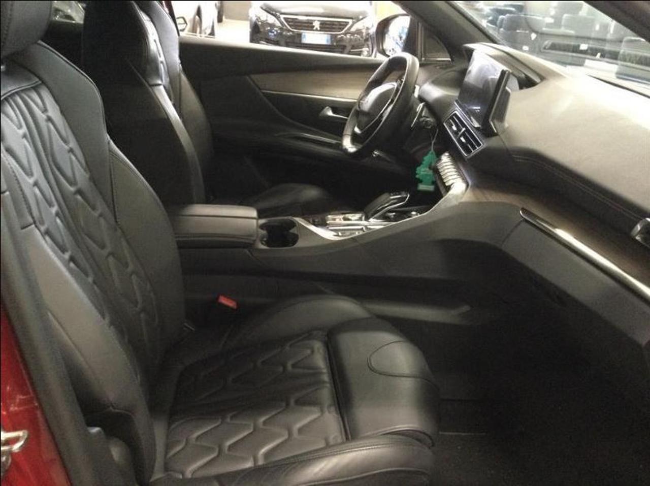 PEUGEOT 3008 Hybrid4 300 e-EAT8 GT Pack - 6