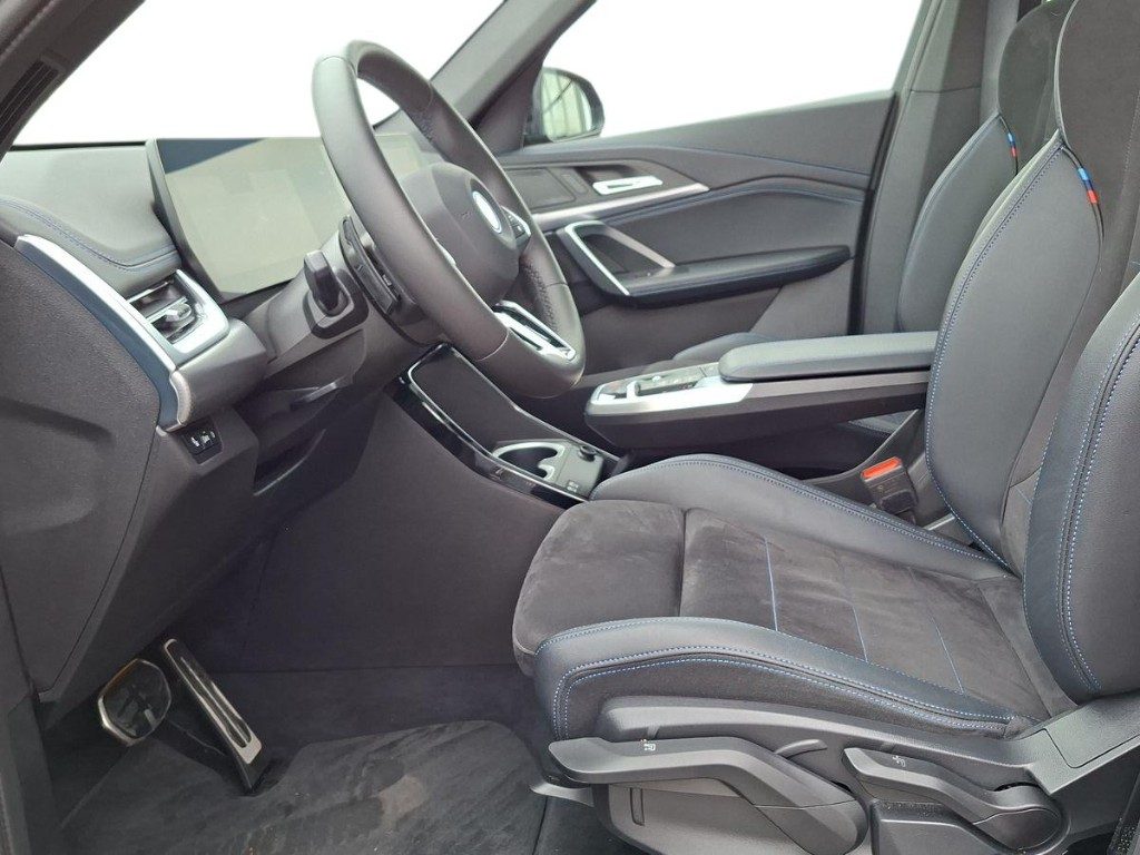 BMW iX1 eDrive 20 Msport Aut. + Tetto apr. - 10