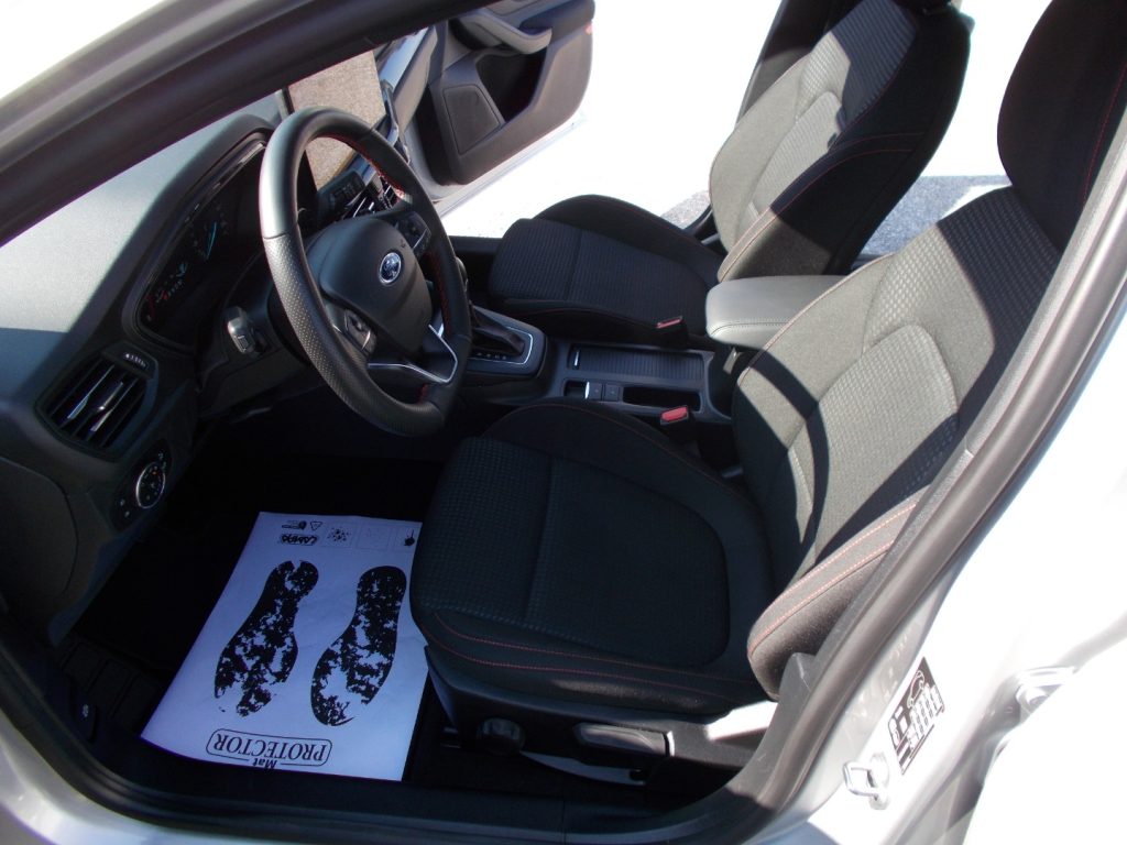 FORD Focus 1.0 EcoBoost Hybrid 125CV Powershift SW ST-Line De - 9