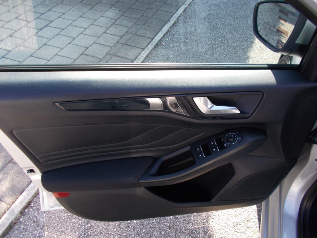 FORD Focus 1.0 EcoBoost Hybrid 125CV Powershift SW ST-Line De - 19