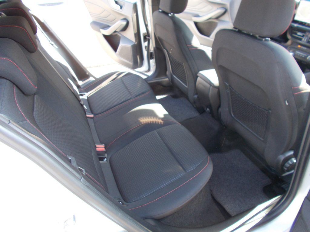 FORD Focus 1.0 EcoBoost Hybrid 125CV Powershift SW ST-Line De - 11