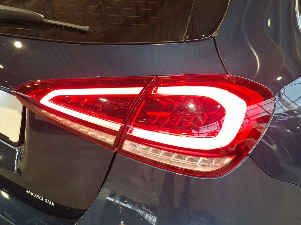 MERCEDES-BENZ A 200 d Automatic Sport - 6