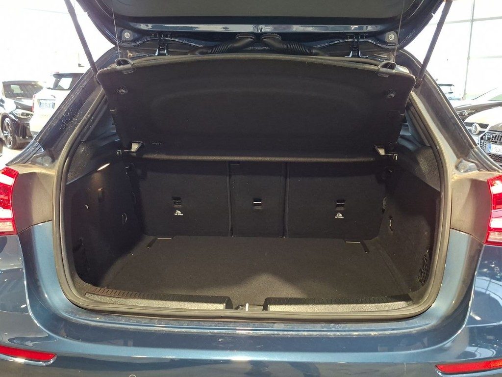 MERCEDES-BENZ A 200 d Automatic Sport - 12