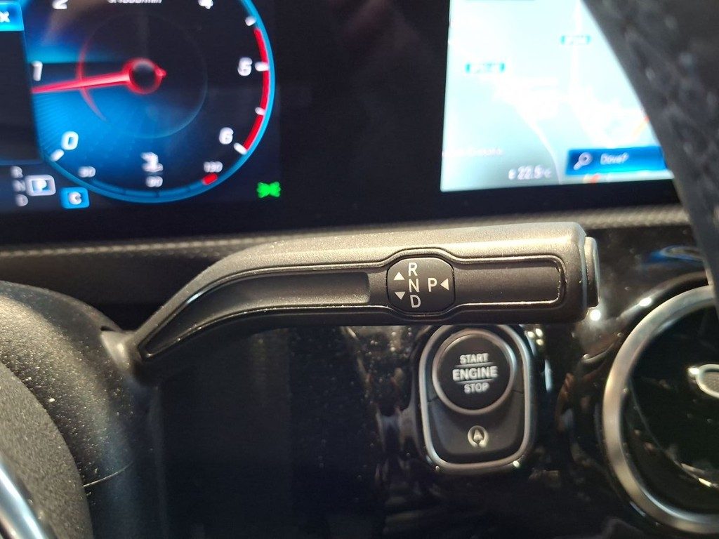 MERCEDES-BENZ A 200 d Automatic Sport - 11