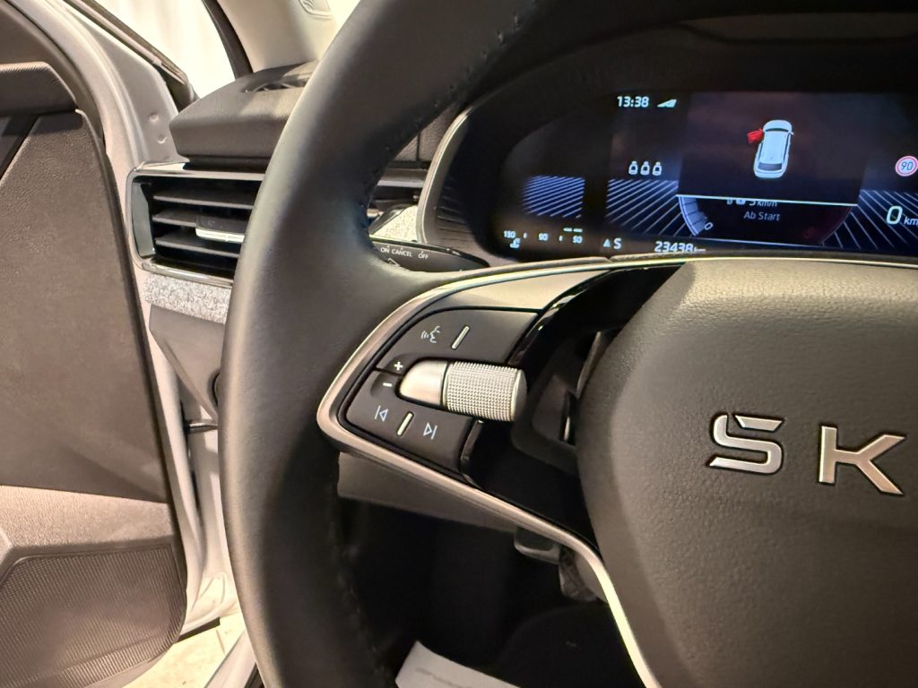 SKODA Kamiq 1.0 TSI Black Dots Camera LED DAB+ Keyless - 10