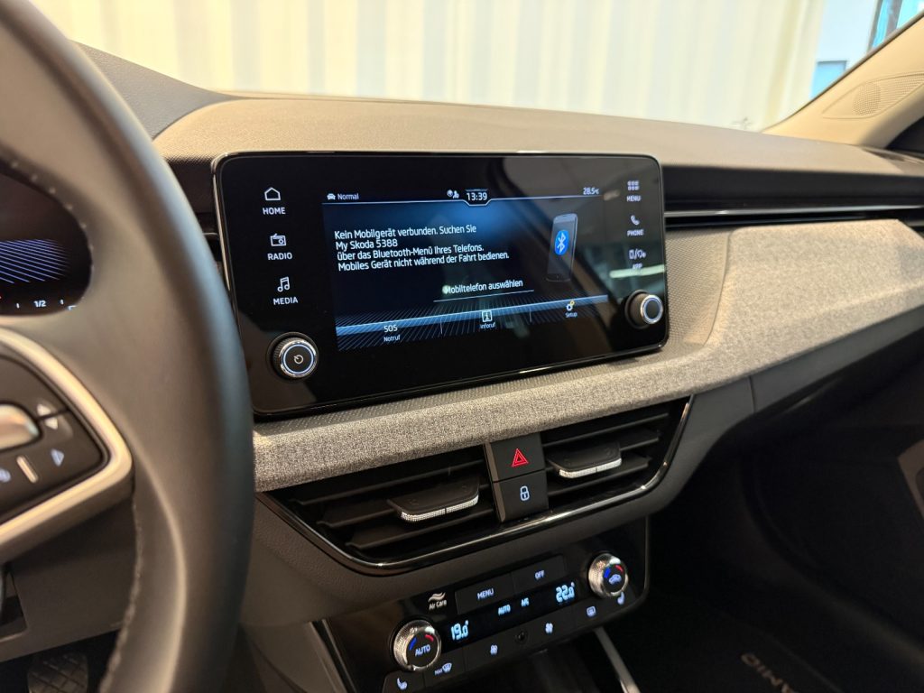 SKODA Kamiq 1.0 TSI Black Dots Camera LED DAB+ Keyless - 12