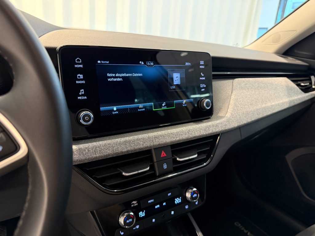 SKODA Kamiq 1.0 TSI Black Dots Camera LED DAB+ Keyless - 14
