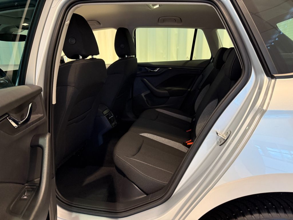 SKODA Kamiq 1.0 TSI Black Dots Camera LED DAB+ Keyless - 5