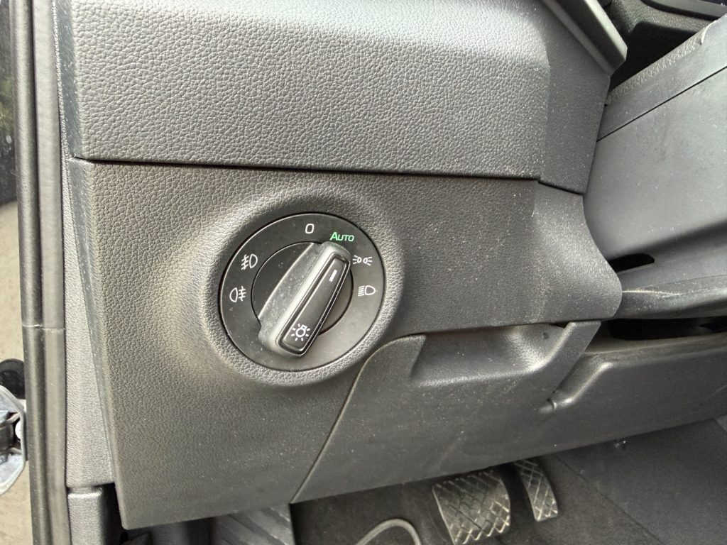 SKODA Karoq 2.0 TDI DSG Selection LED ACC Camera Travel - 10