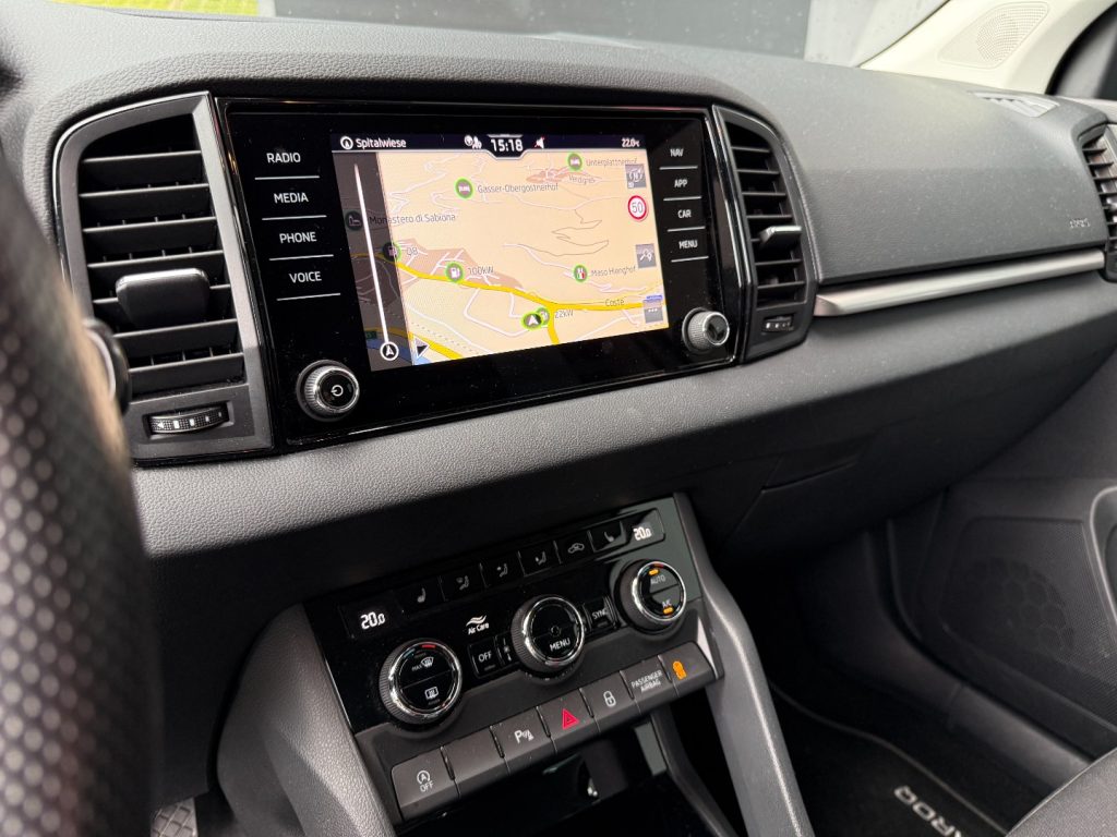 SKODA Karoq 2.0 TDI DSG Selection LED ACC Camera Travel - 14