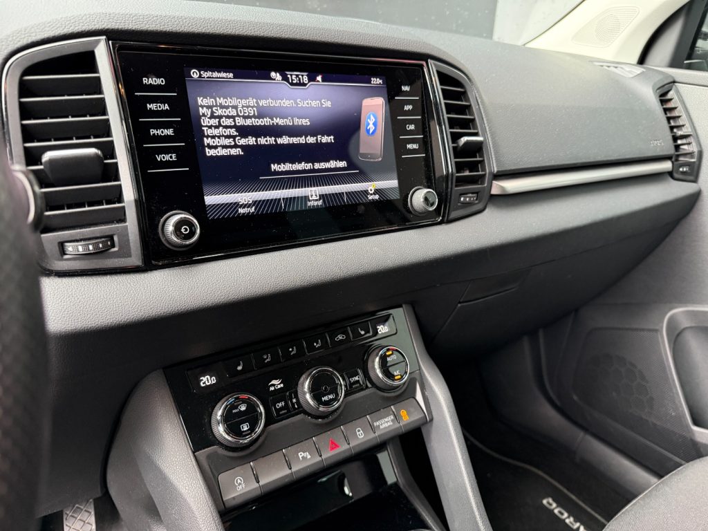 SKODA Karoq 2.0 TDI DSG Selection LED ACC Camera Travel - 16