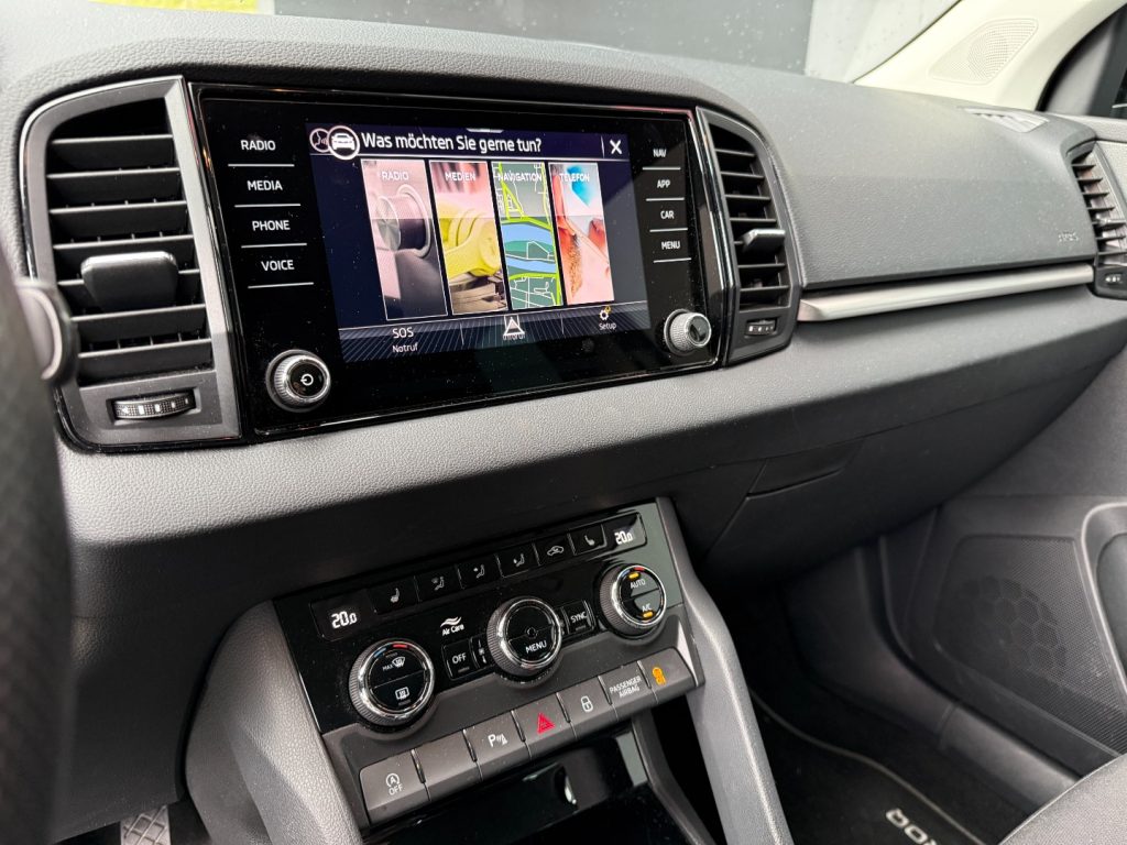 SKODA Karoq 2.0 TDI DSG Selection LED ACC Camera Travel - 17