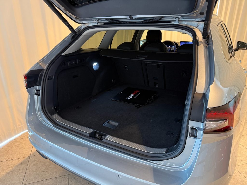 SKODA Superb 2.0 TDI DSG Wagon Style 360° Matrix Navi ACC - 17