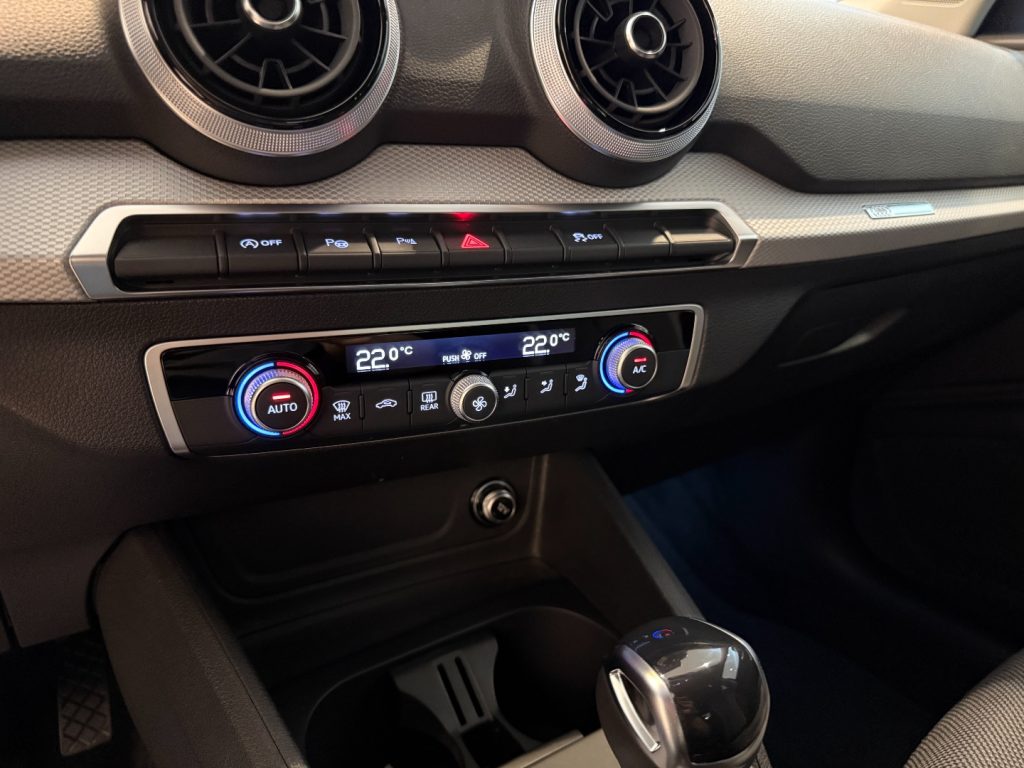 AUDI Q2 35 TFSI S tronic S-Line Matrix Navi Park Assist - 16