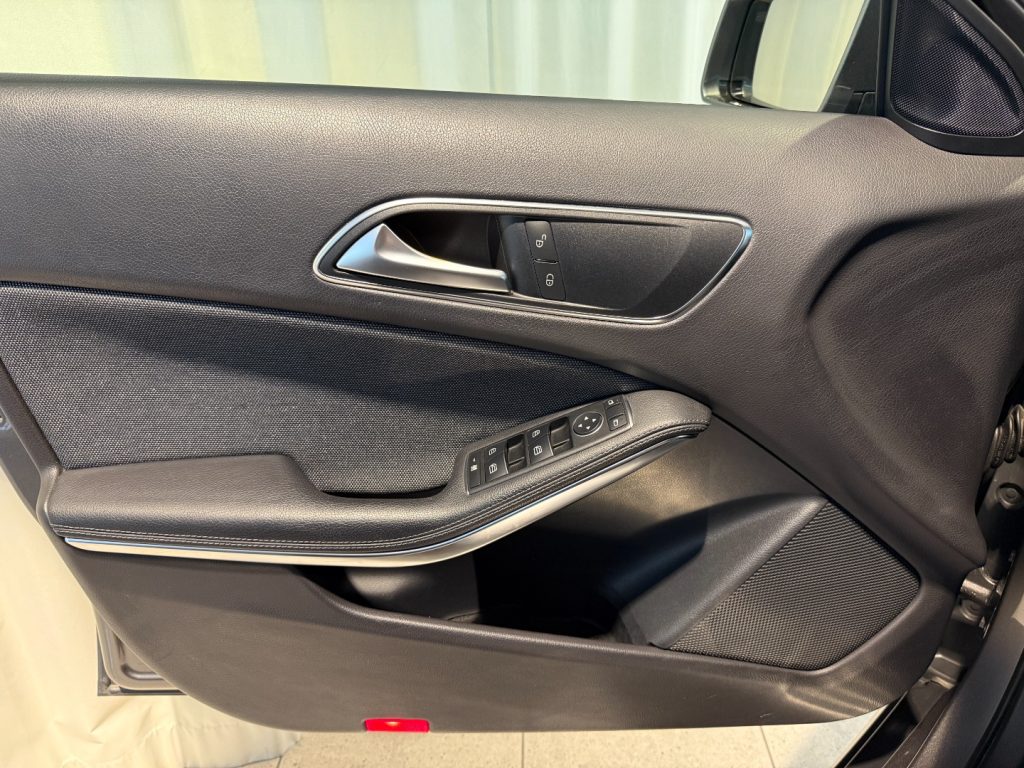 MERCEDES-BENZ GLA 200 CDI Automatic 4Matic Executive LED Navi Bluetooth - 16