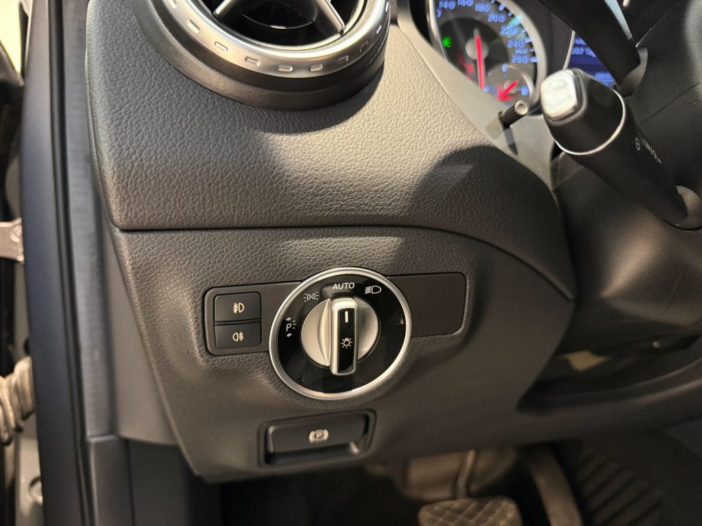 MERCEDES-BENZ GLA 200 CDI Automatic 4Matic Executive LED Navi Bluetooth - 9