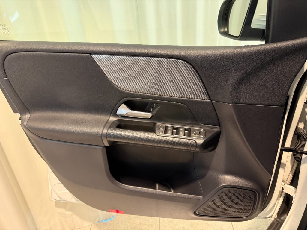 MERCEDES-BENZ B 180 d Assist Radio Park Assist Clima - 17