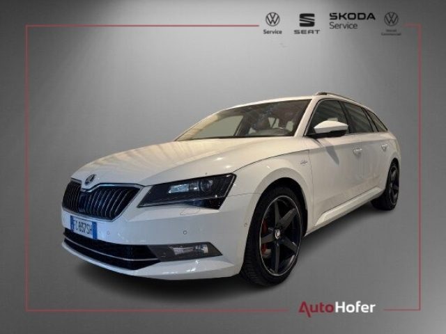 SKODA Superb Weiß metallisiert
