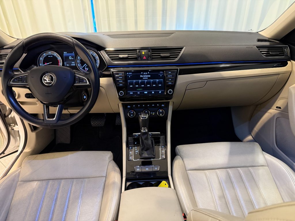 SKODA Superb 2.0 TSI DSG 4x4 Wagon Laurin&Klement ***HÄNDLER*** - 4
