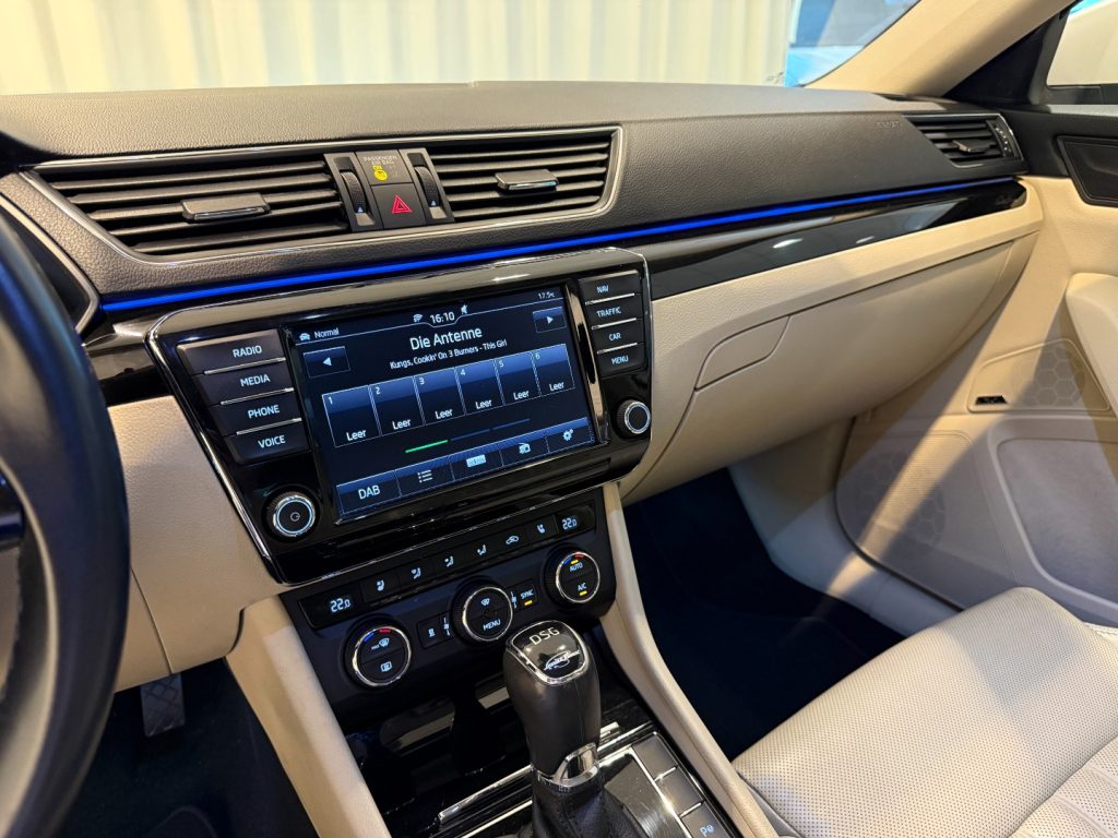 SKODA Superb 2.0 TSI DSG 4x4 Wagon Laurin&Klement ***HÄNDLER*** - 18