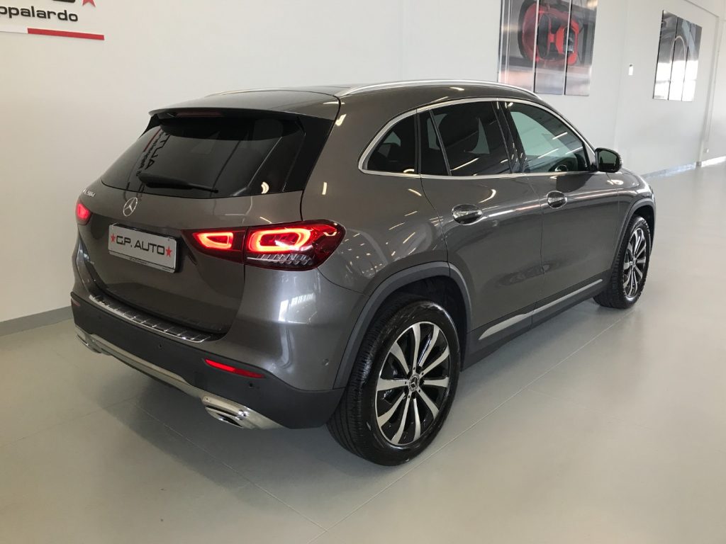 MERCEDES-BENZ GLA 200 d Automatic Sport Plus + Tetto - 4