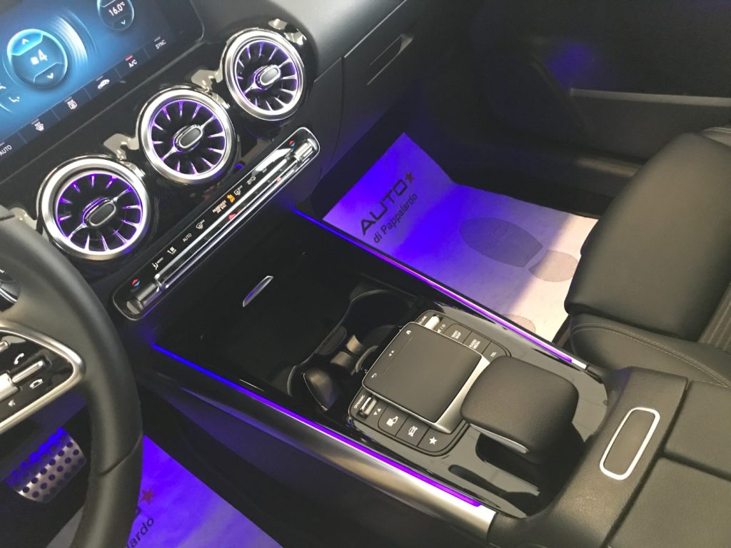 MERCEDES-BENZ GLA 200 d Automatic Sport Plus + Tetto - 18