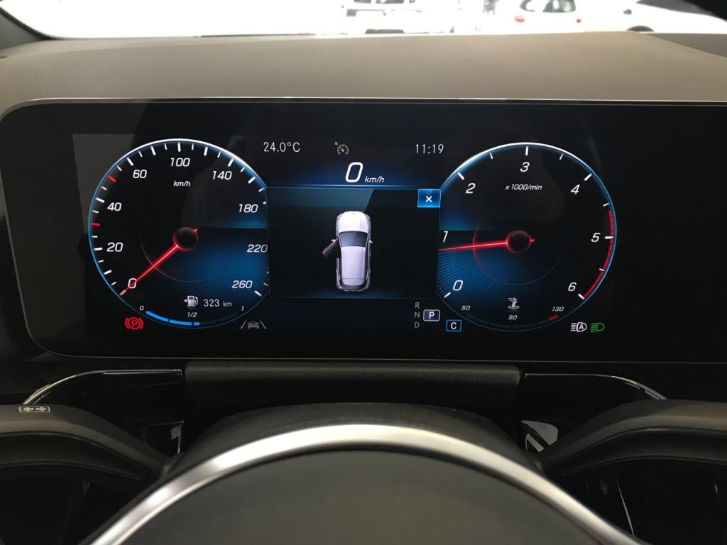 MERCEDES-BENZ GLA 200 d Automatic Sport Plus + Tetto - 11