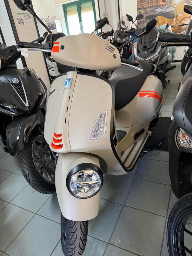 PIAGGIO Vespa 300 GTV beige avvolgente opaco pastello