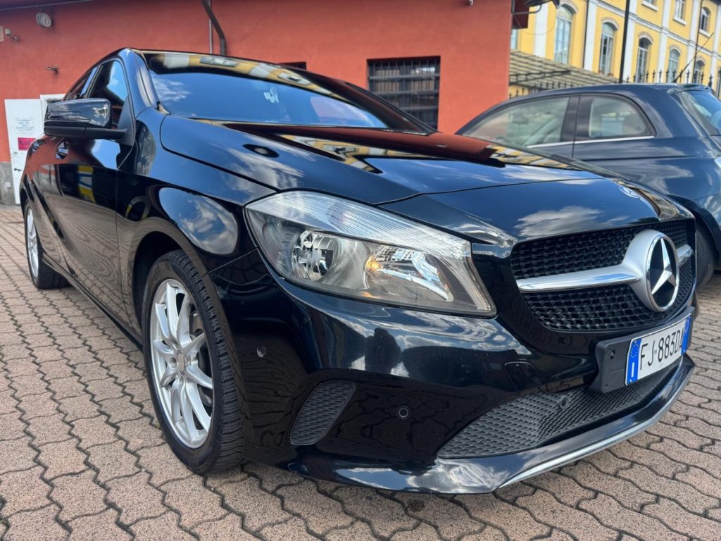 MERCEDES-BENZ A 180 d Premium - 2