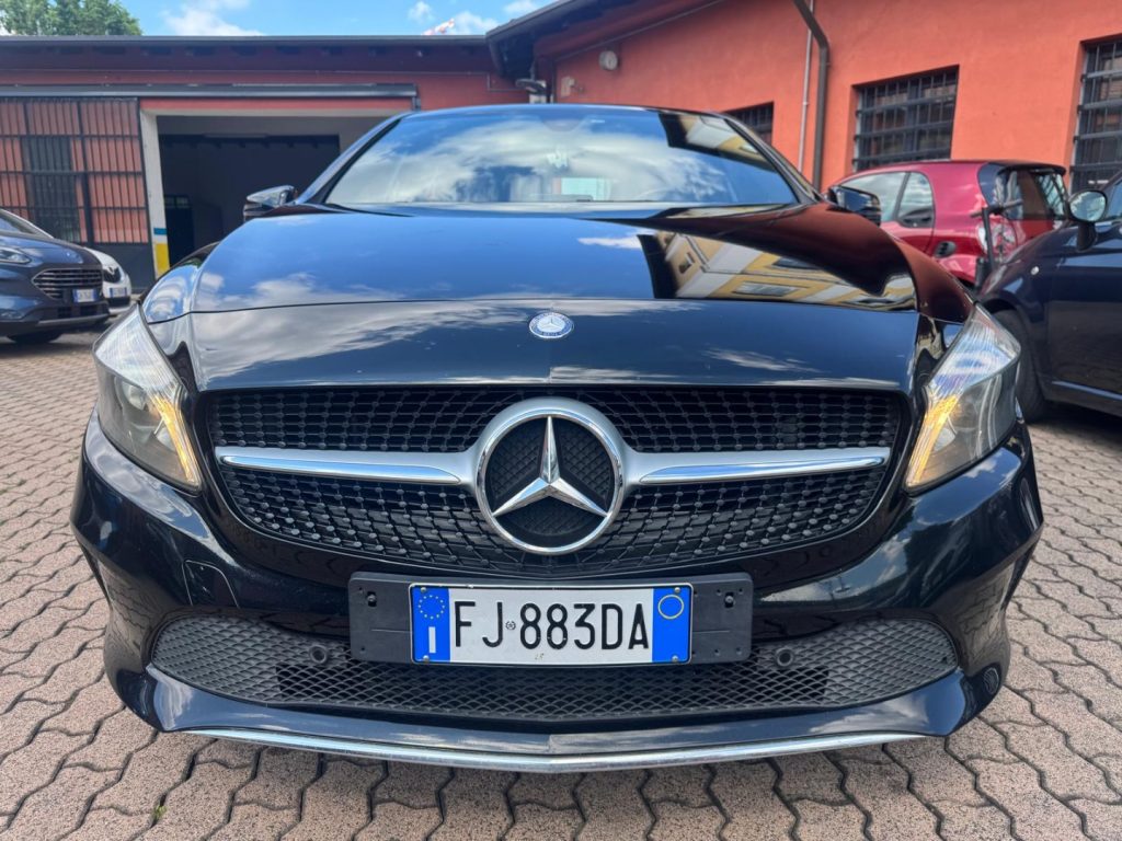 MERCEDES-BENZ A 180 d Premium - 3