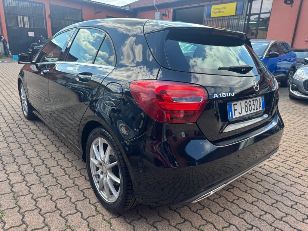 MERCEDES-BENZ A 180 d Premium - 4