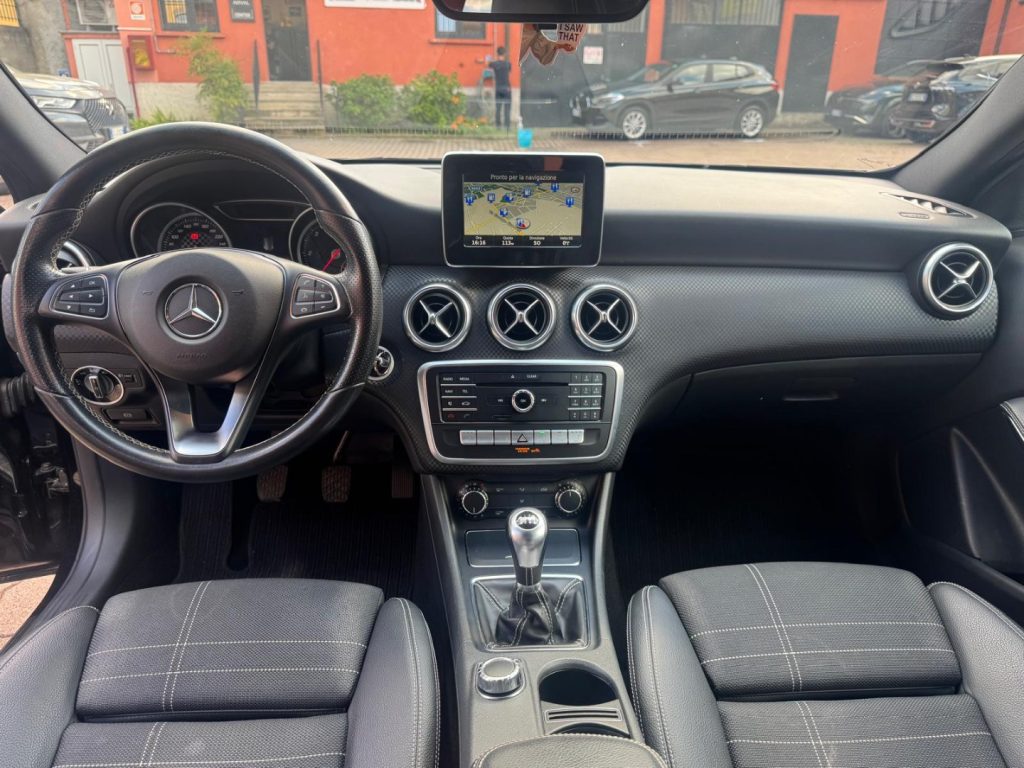 MERCEDES-BENZ A 180 d Premium - 8