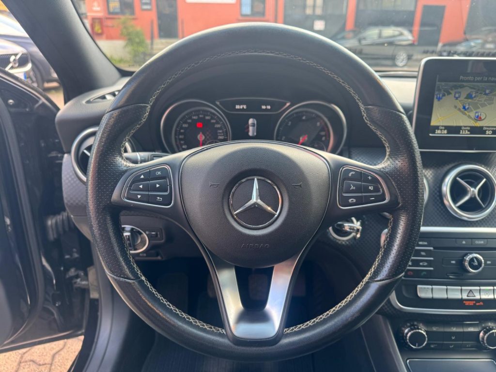 MERCEDES-BENZ A 180 d Premium - 9