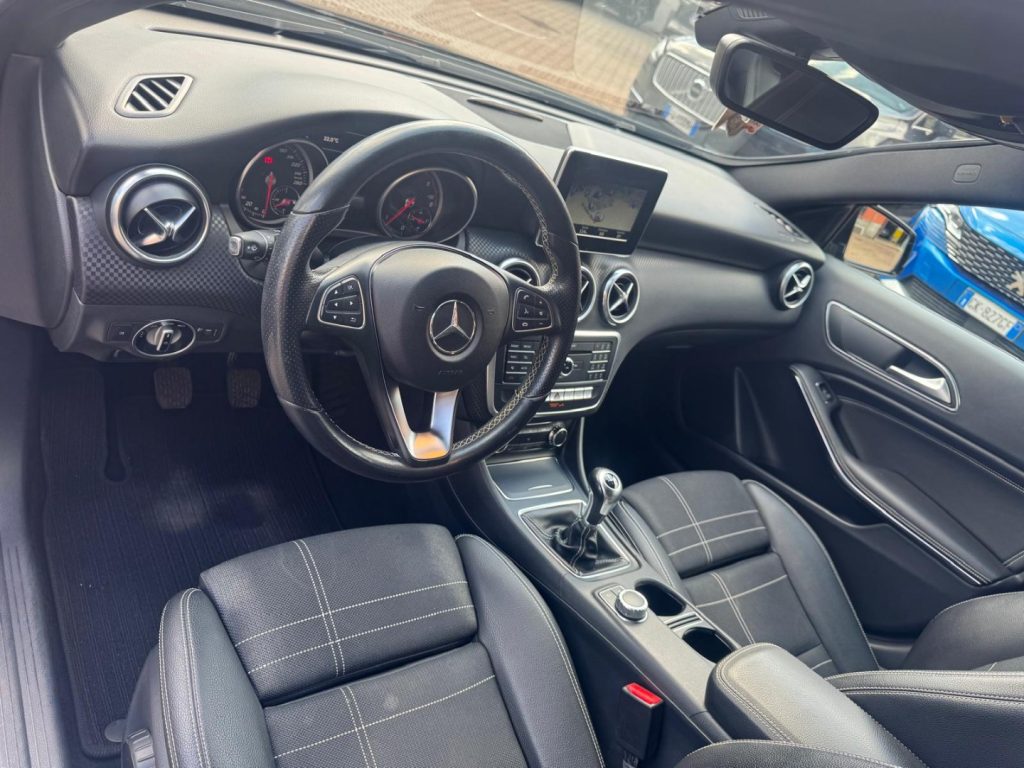 MERCEDES-BENZ A 180 d Premium - 10
