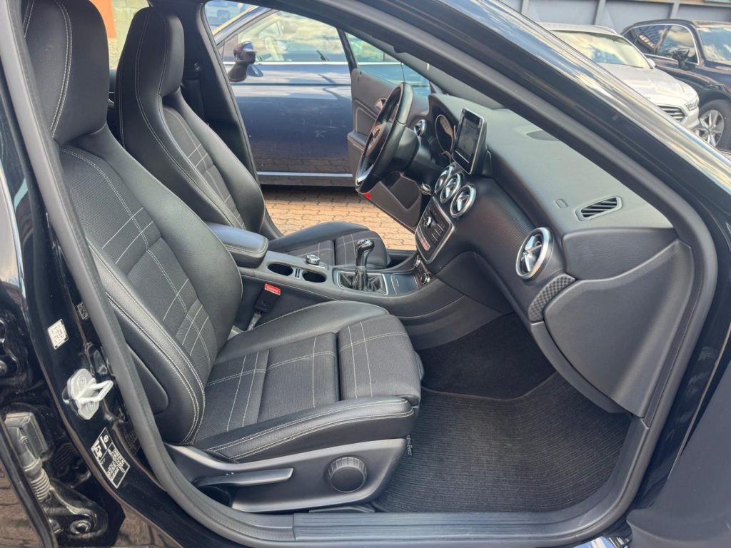 MERCEDES-BENZ A 180 d Premium - 12