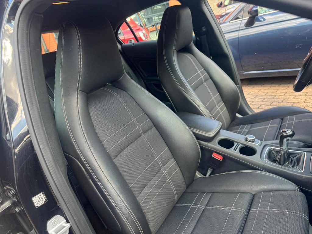 MERCEDES-BENZ A 180 d Premium - 13