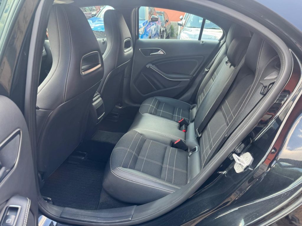 MERCEDES-BENZ A 180 d Premium - 15