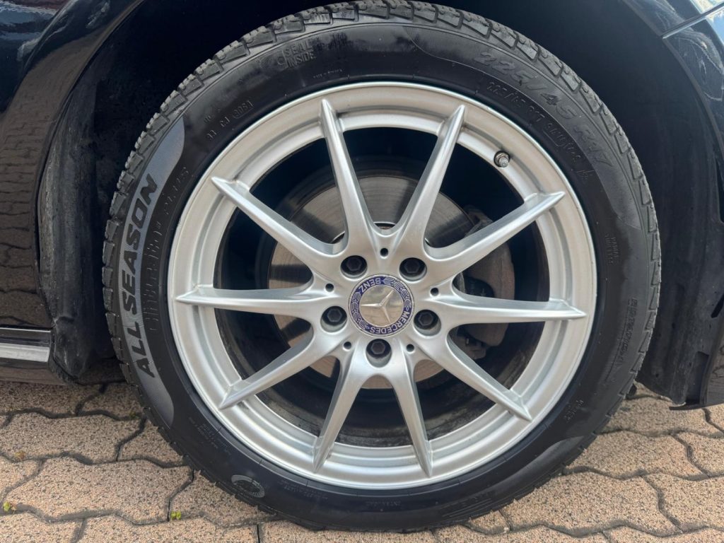 MERCEDES-BENZ A 180 d Premium - 20
