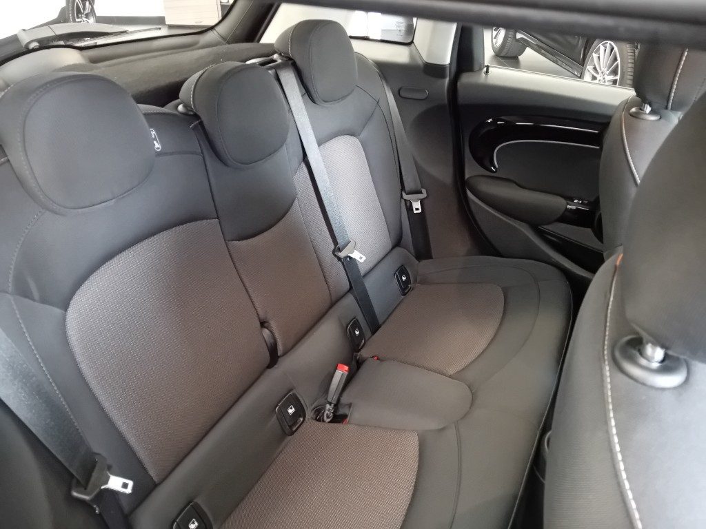 Clicca per ingrandire Cooper - 1.5 Cooper Essential 5 porte