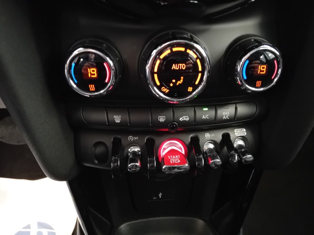 Clicca per ingrandire Cooper - 1.5 Cooper Essential 5 porte